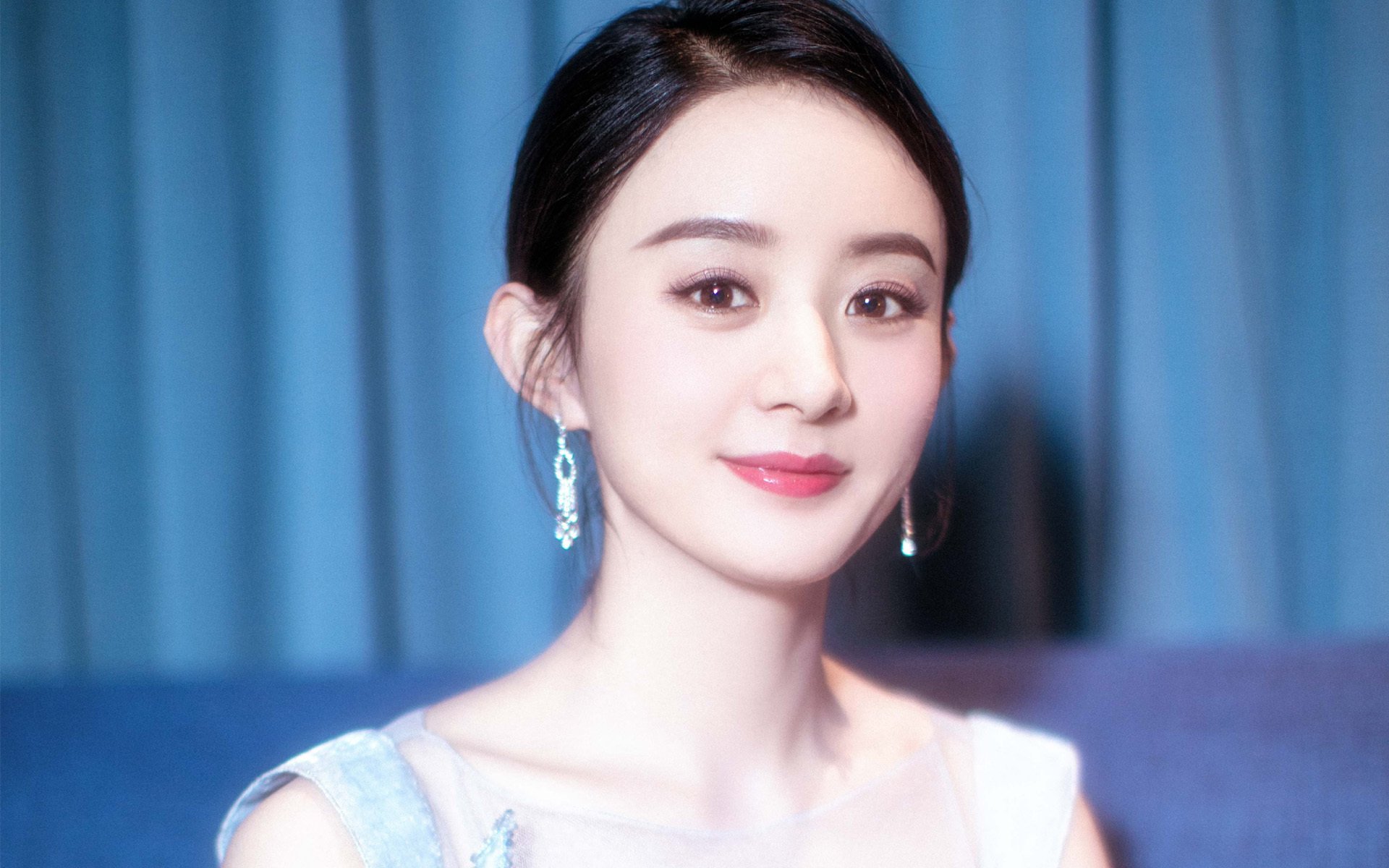 赫塔菲续约主帅，球队稳定发挥，赫塔菲队主客场球衣