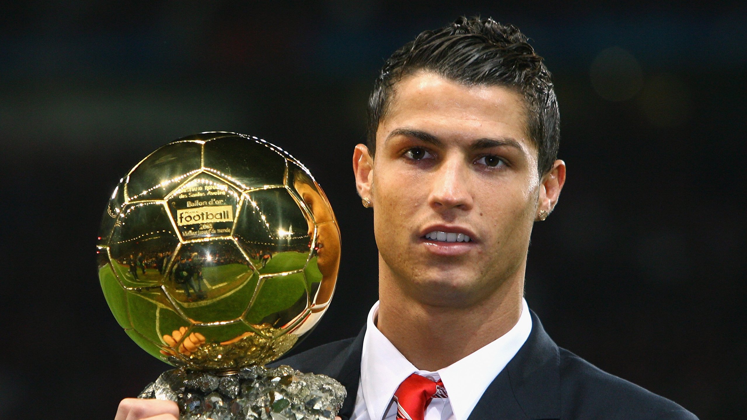 爱游戏网页版-球迷“自制视频”感染力:全场最震撼集锦大集合